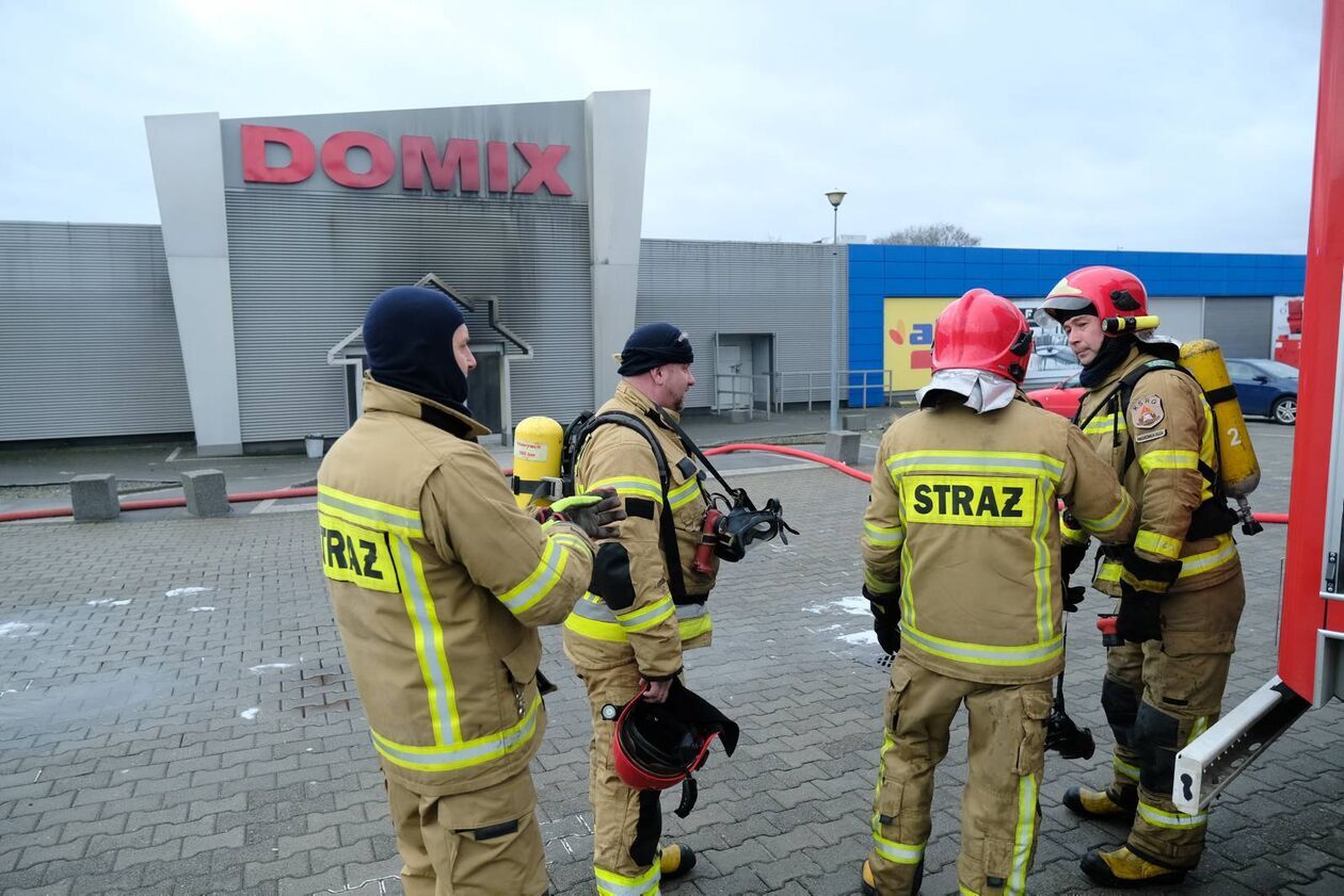  Spalony sklep meblowy Domix (zdjęcie 14) - Autor: DW