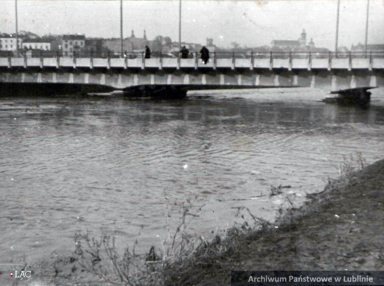  <p>Pow&oacute;dź w Lublinie. Rzeka Bystrzyca &ndash; widok na most na Al. Piłsudskiego</p>