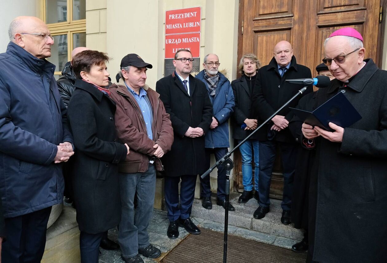  Odsłonięcie Tablicy Pamięci Żydów z Lublina, Ofiar niemieckiej zbrodniczej akcji Reinhardt (zdjęcie 16) - Autor: DW