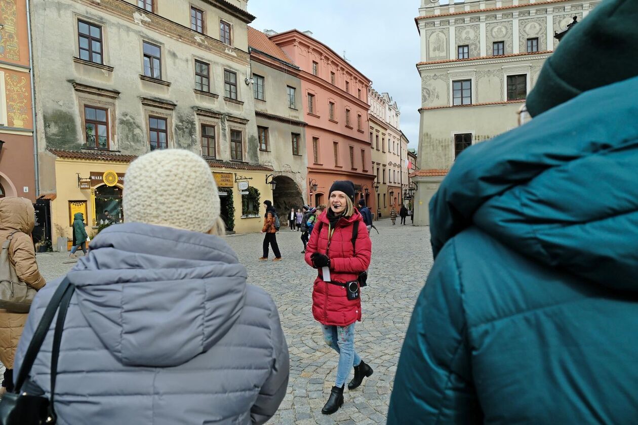  Spacer pt. Zakochany Lublin prowadzi przewodniczka Agnieszka Malinowska-Mikołajczyk (zdjęcie 14) - Autor: DW