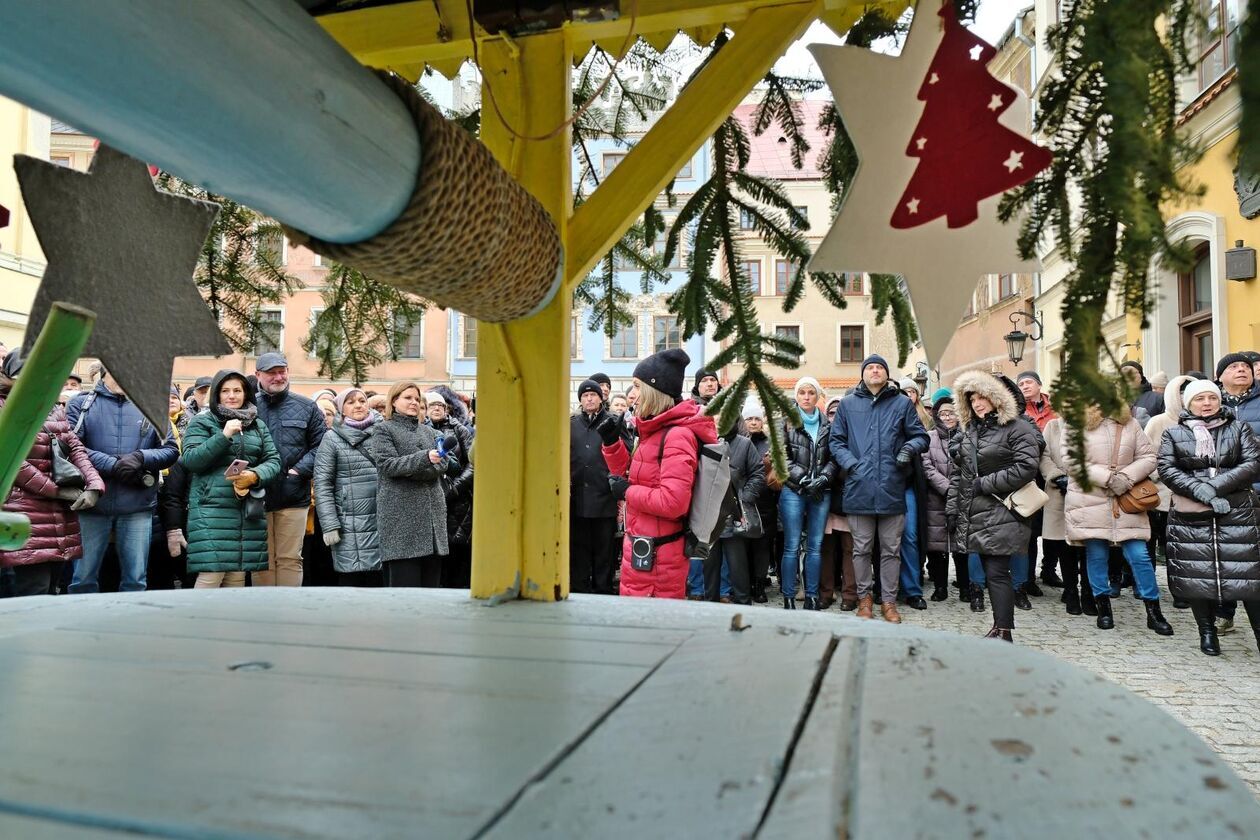  Spacer pt. Zakochany Lublin prowadzi przewodniczka Agnieszka Malinowska-Mikołajczyk (zdjęcie 8) - Autor: DW