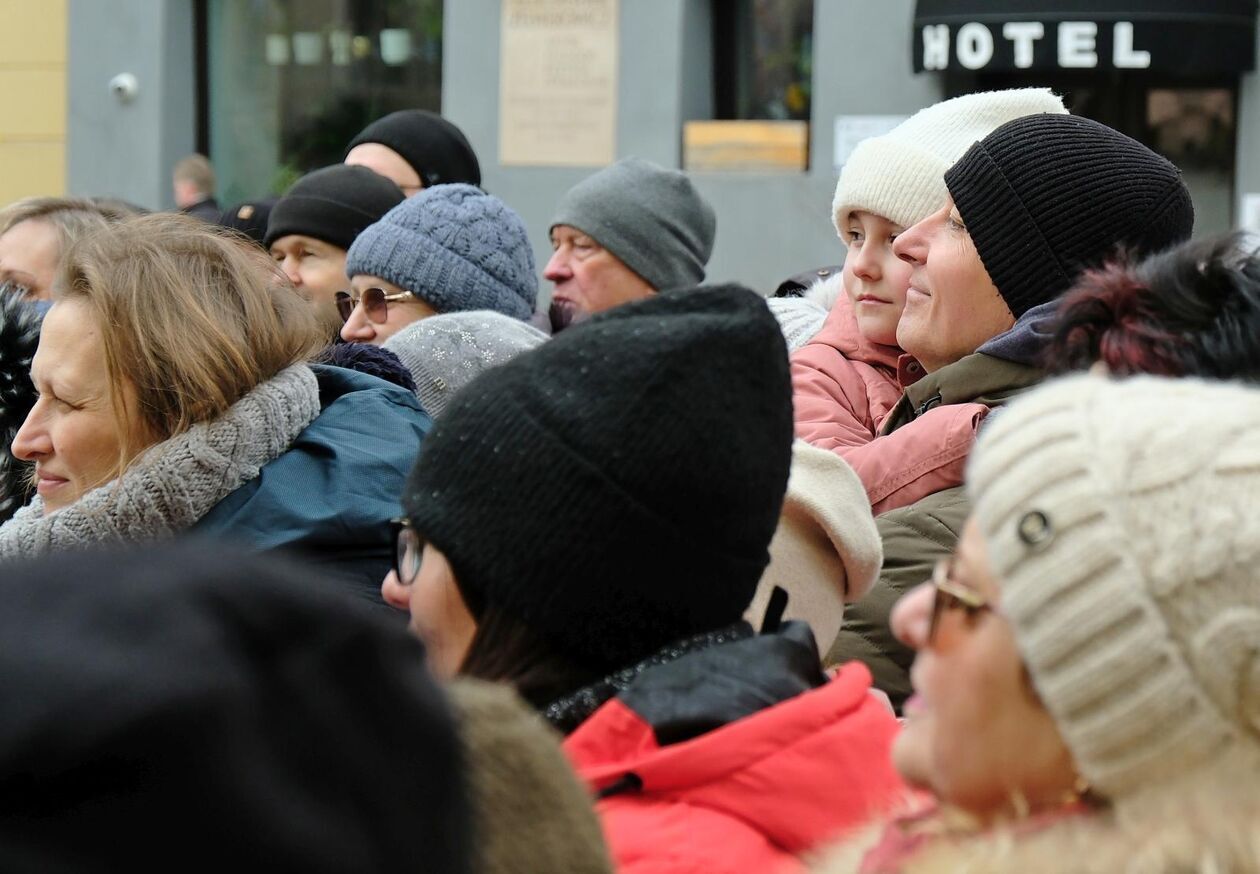  Spacer pt. Zakochany Lublin prowadzi przewodniczka Agnieszka Malinowska-Mikołajczyk (zdjęcie 21) - Autor: DW