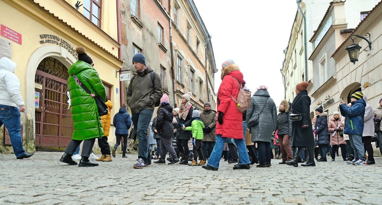  Spacer pt. Zakochany Lublin prowadzi przewodniczka Agnieszka Malinowska-Mikołajczyk (zdjęcie 29) - Autor: DW