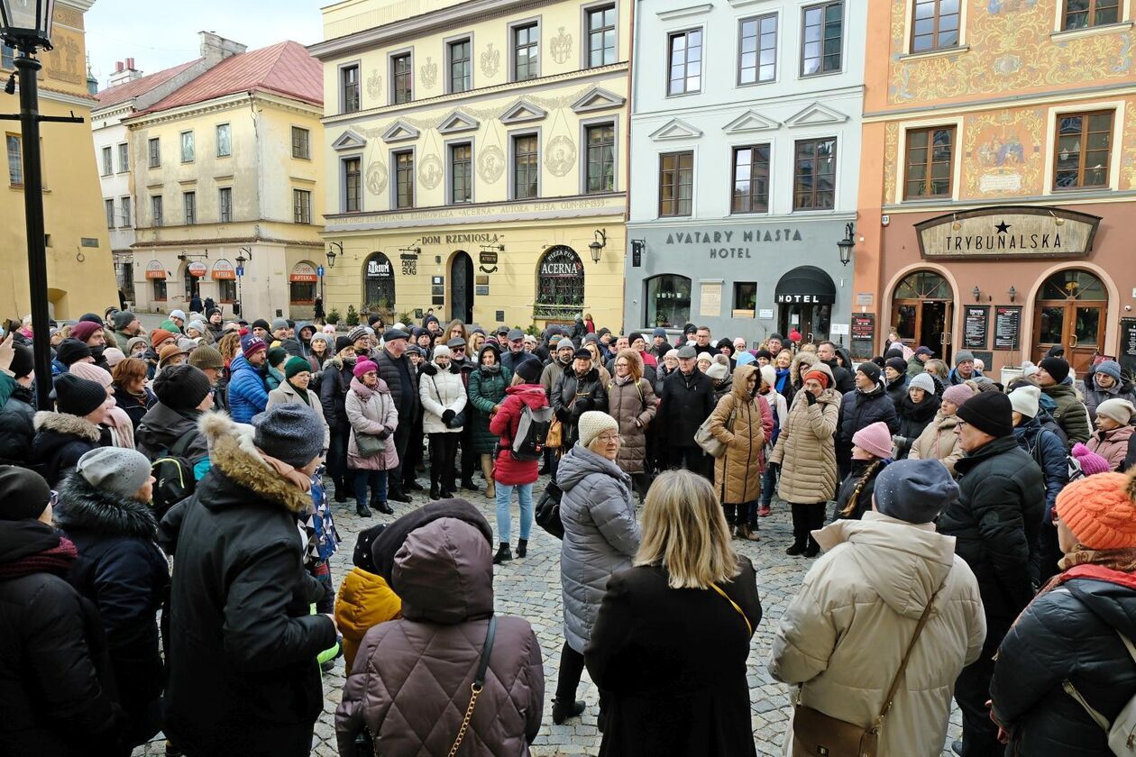  Spacer pt. Zakochany Lublin prowadzi przewodniczka Agnieszka Malinowska-Mikołajczyk (zdjęcie 15) - Autor: DW