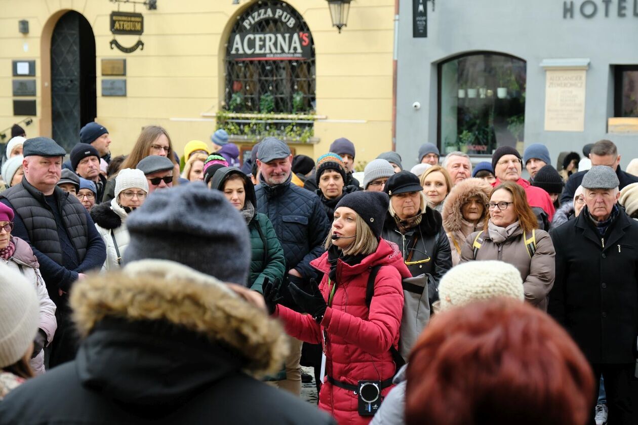  Spacer pt. Zakochany Lublin prowadzi przewodniczka Agnieszka Malinowska-Mikołajczyk (zdjęcie 16) - Autor: DW