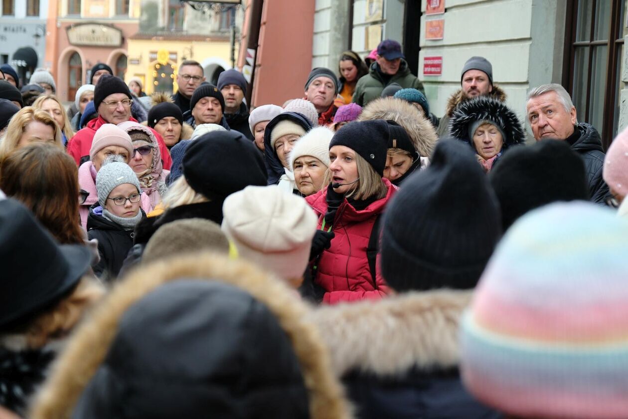  Spacer pt. Zakochany Lublin prowadzi przewodniczka Agnieszka Malinowska-Mikołajczyk (zdjęcie 26) - Autor: DW