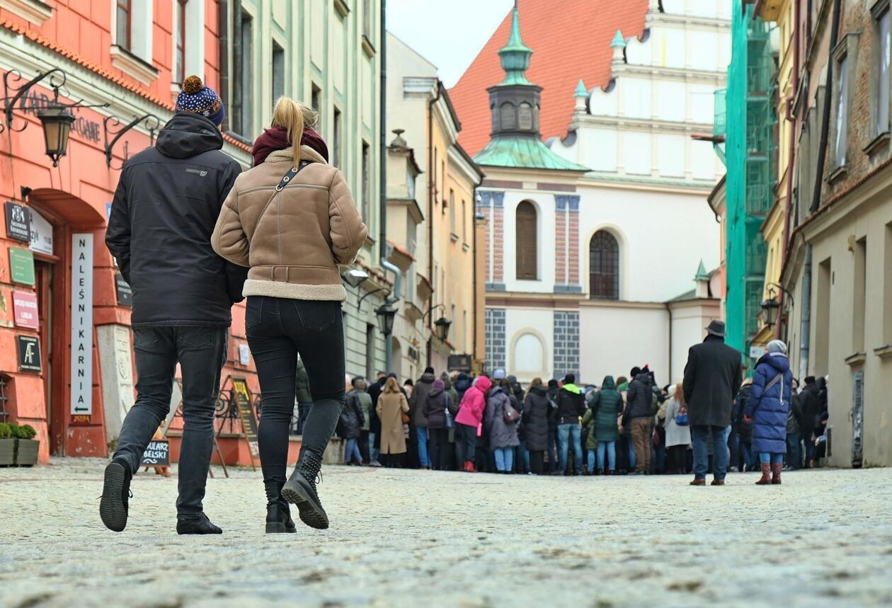  Spacer pt. Zakochany Lublin prowadzi przewodniczka Agnieszka Malinowska-Mikołajczyk (zdjęcie 25) - Autor: DW