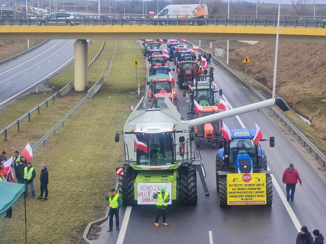  Protest rolników na węźle Tatary (zdjęcie 3) - Autor: DW