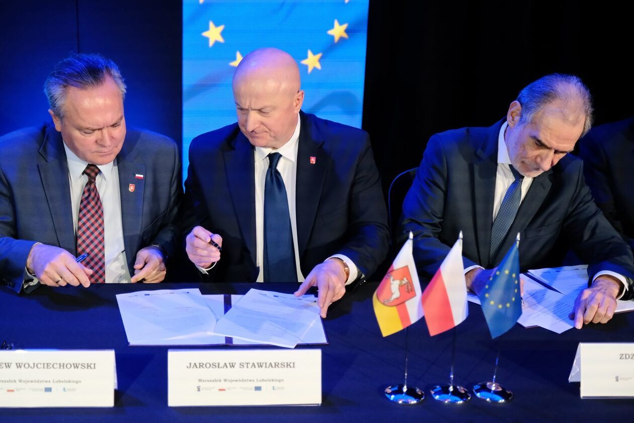  Podpisanie umowy o dofinansowanie na projekt e-geodezja II  (zdjęcie 8) - Autor: DW