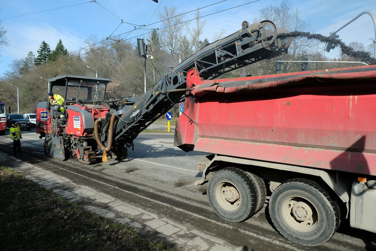  Drogowcy naprawiaja ul. Głęboką i al. Witosa (zdjęcie 1) - Autor: DW