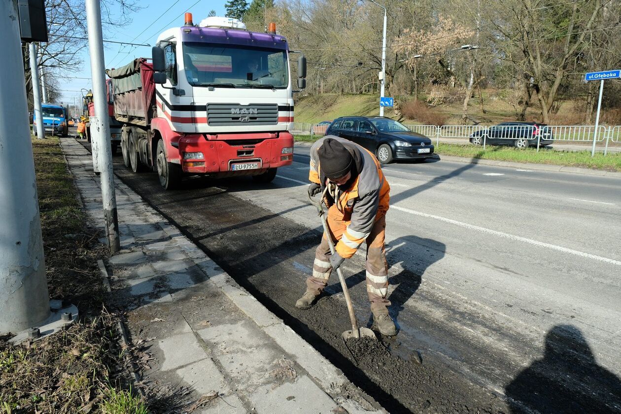  Drogowcy naprawiaja ul. Głęboką i al. Witosa (zdjęcie 15) - Autor: DW