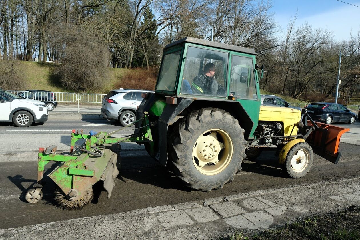  Drogowcy naprawiaja ul. Głęboką i al. Witosa (zdjęcie 17) - Autor: DW