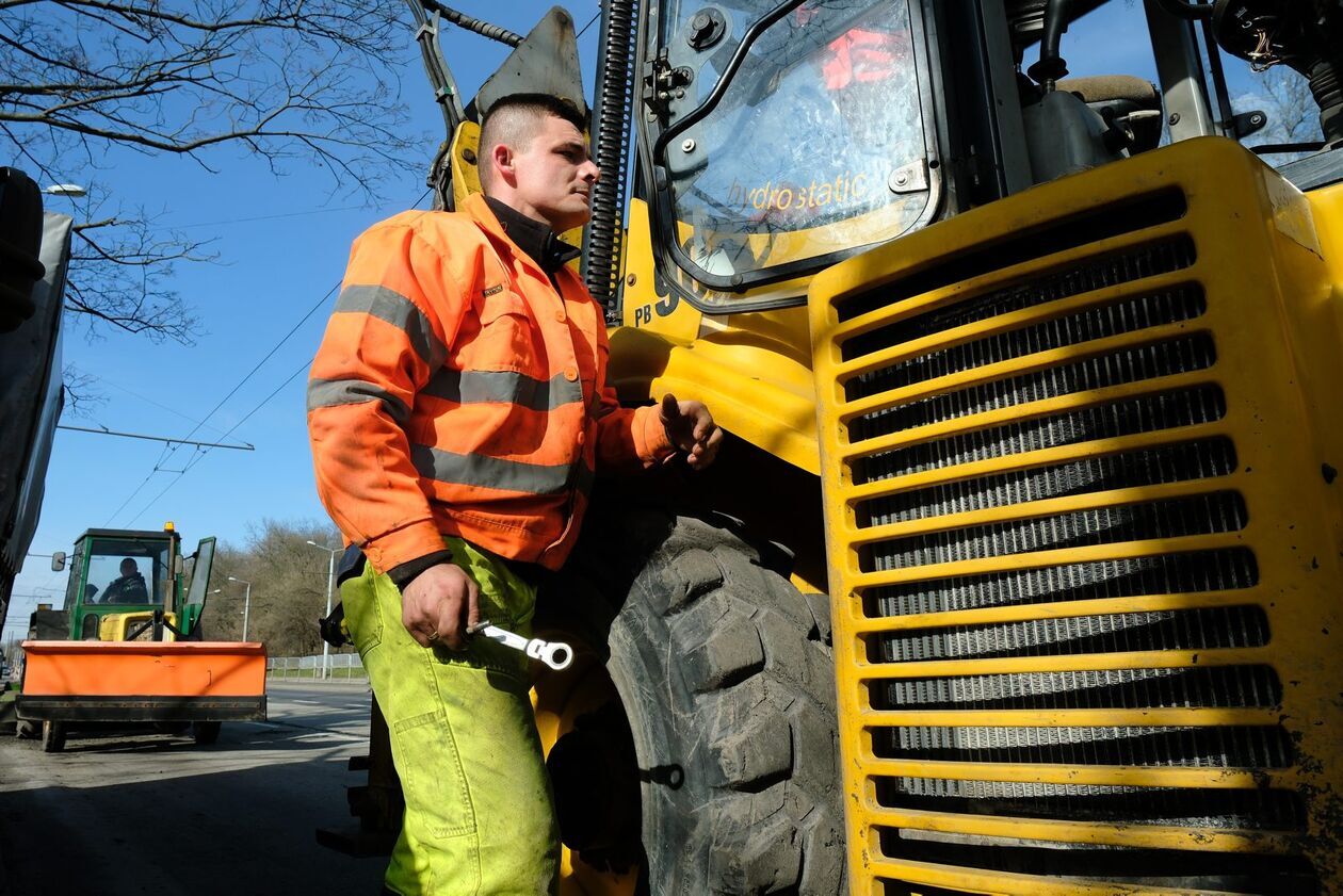  Drogowcy naprawiaja ul. Głęboką i al. Witosa (zdjęcie 16) - Autor: DW