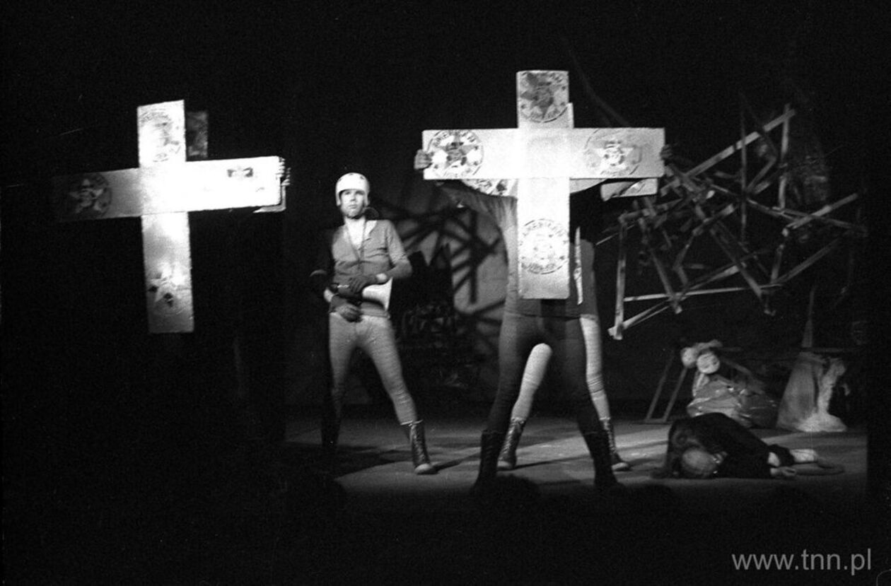  <p>Spektakl "Wietnam ukrzyżowany" Teatru Gong 2 podczas Studenckiej Wiosny Teatralnej. ACK Chatka Żaka 1969 r. Na zdjęciu Krzysztof Wiktor.</p>