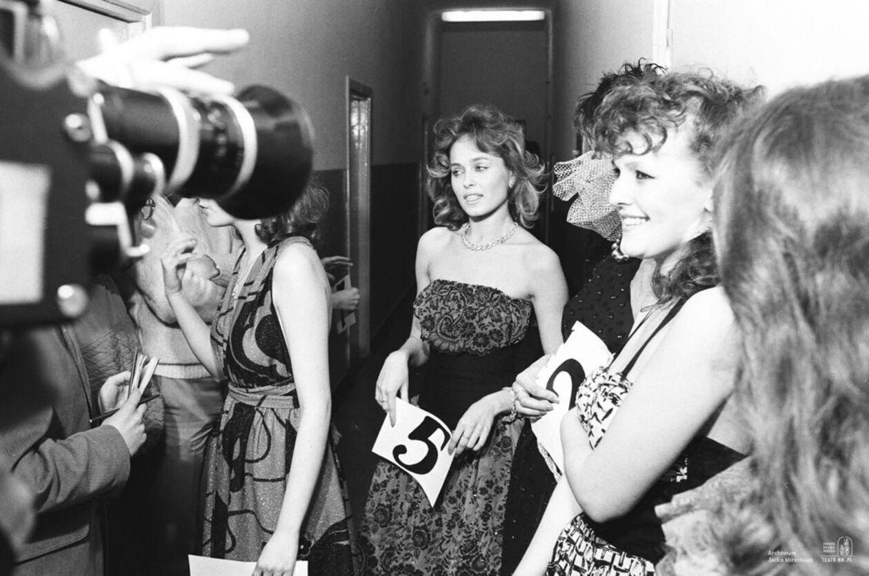  <p>Fotografia przedstawia uczestniczki konkursu piękności Miss Lubelszczyzny 1986</p>