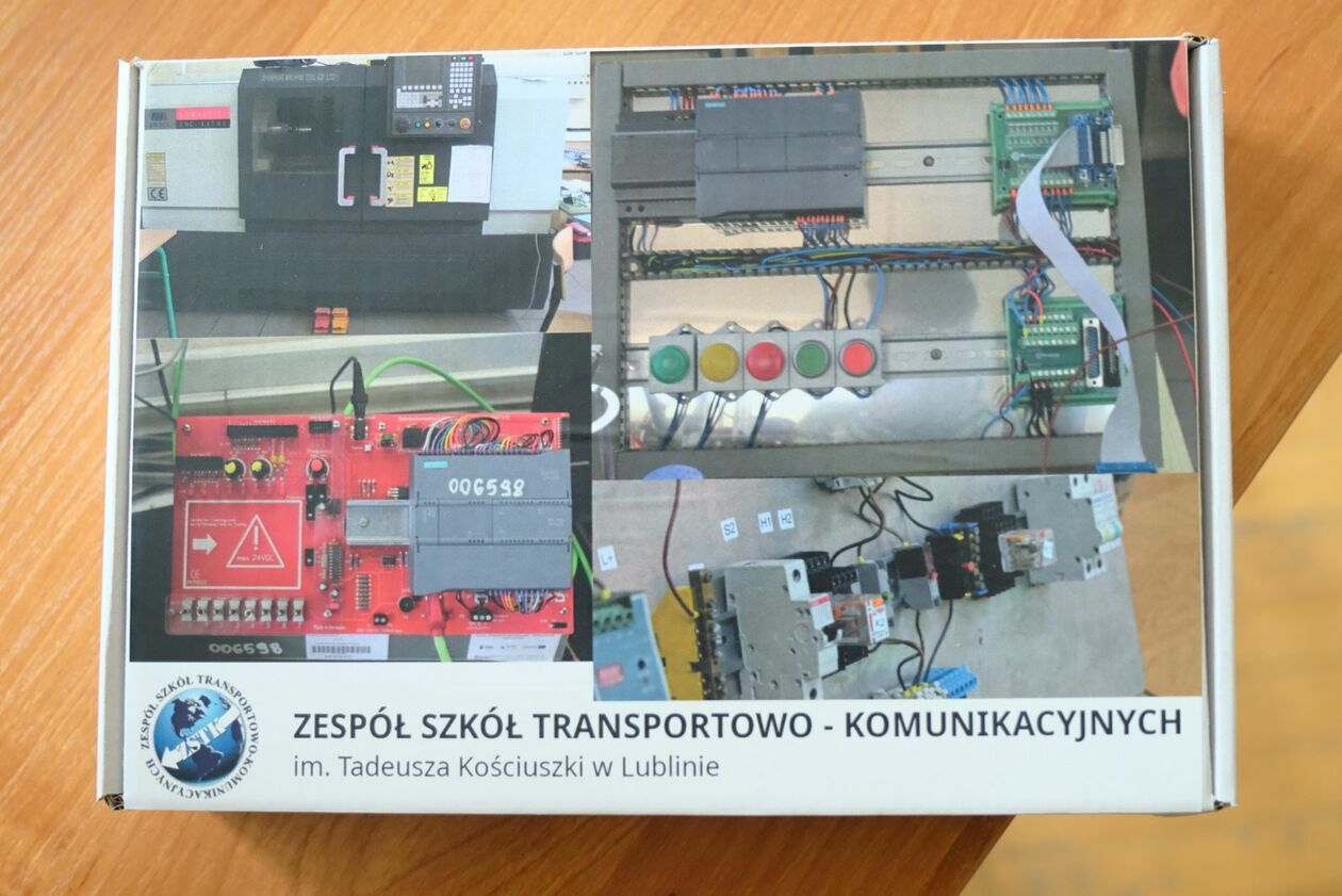  Zespół Szkół Transportowo-Komunikacyjnych - dzień otwarty dla ósmoklasistów (zdjęcie 4) - Autor: DW