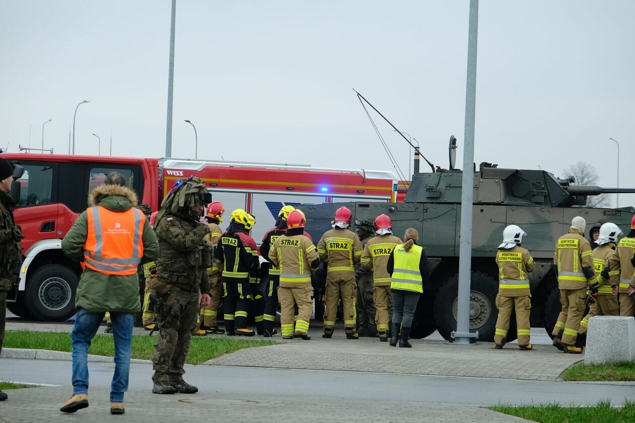  Ćwiczenia DRAGON 24 na odcinku drogi S19d węzeł Niedrzwica Duża - węzeł Kraśnik Płn. (zdjęcie 6) - Autor: DW