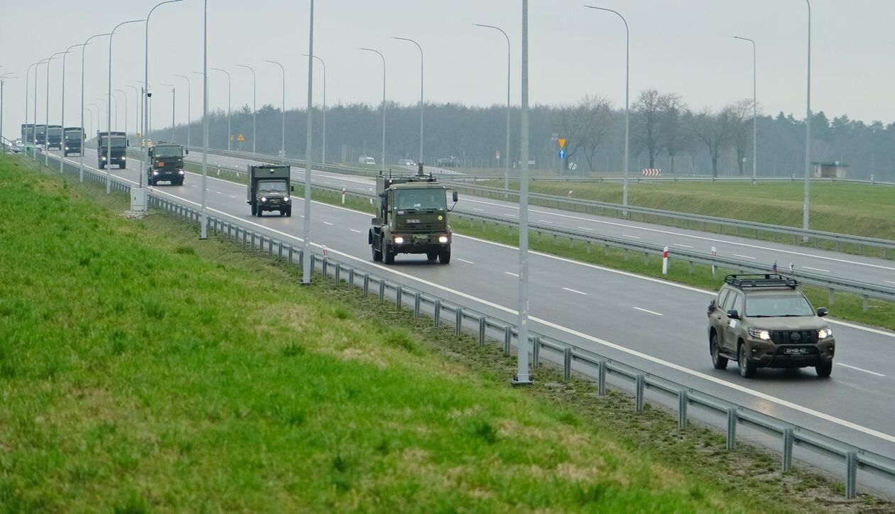  Ćwiczenia DRAGON 24 na odcinku drogi S19d węzeł Niedrzwica Duża - węzeł Kraśnik Płn. (zdjęcie 30) - Autor: DW