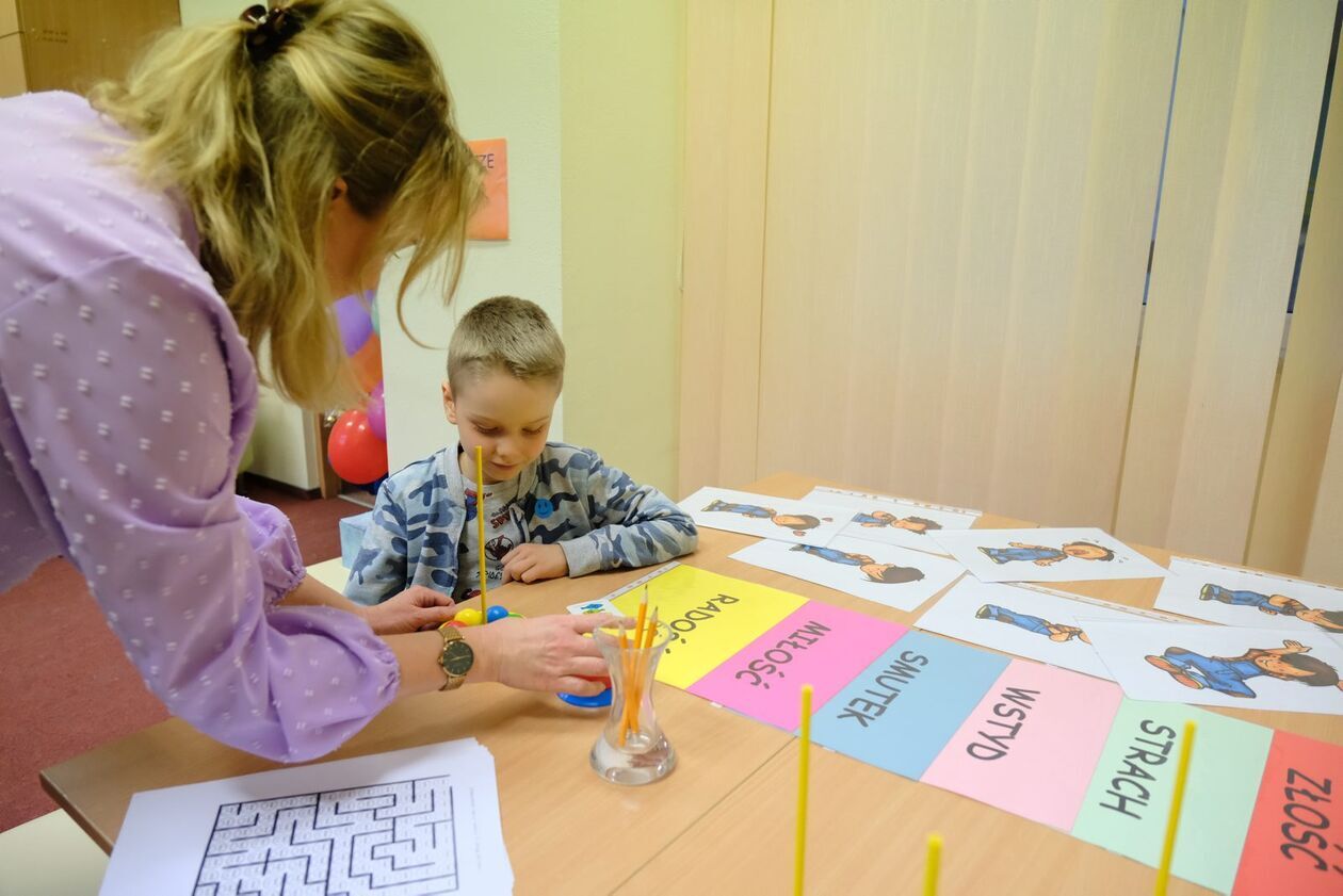  Dzień otwarty w Szkole Podstawowej nr 21 pod hasłem Witajcie w naszej bajce! (zdjęcie 19) - Autor: DW