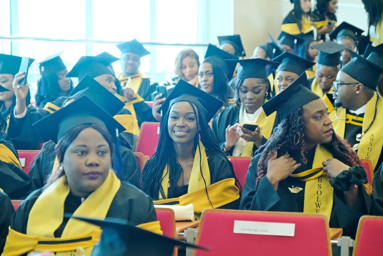  Lubelska Akademia WSEI: dyplomy dla studentów kierunku Pielęgniarstwo w języku angielskim (zdjęcie 3) - Autor: DW