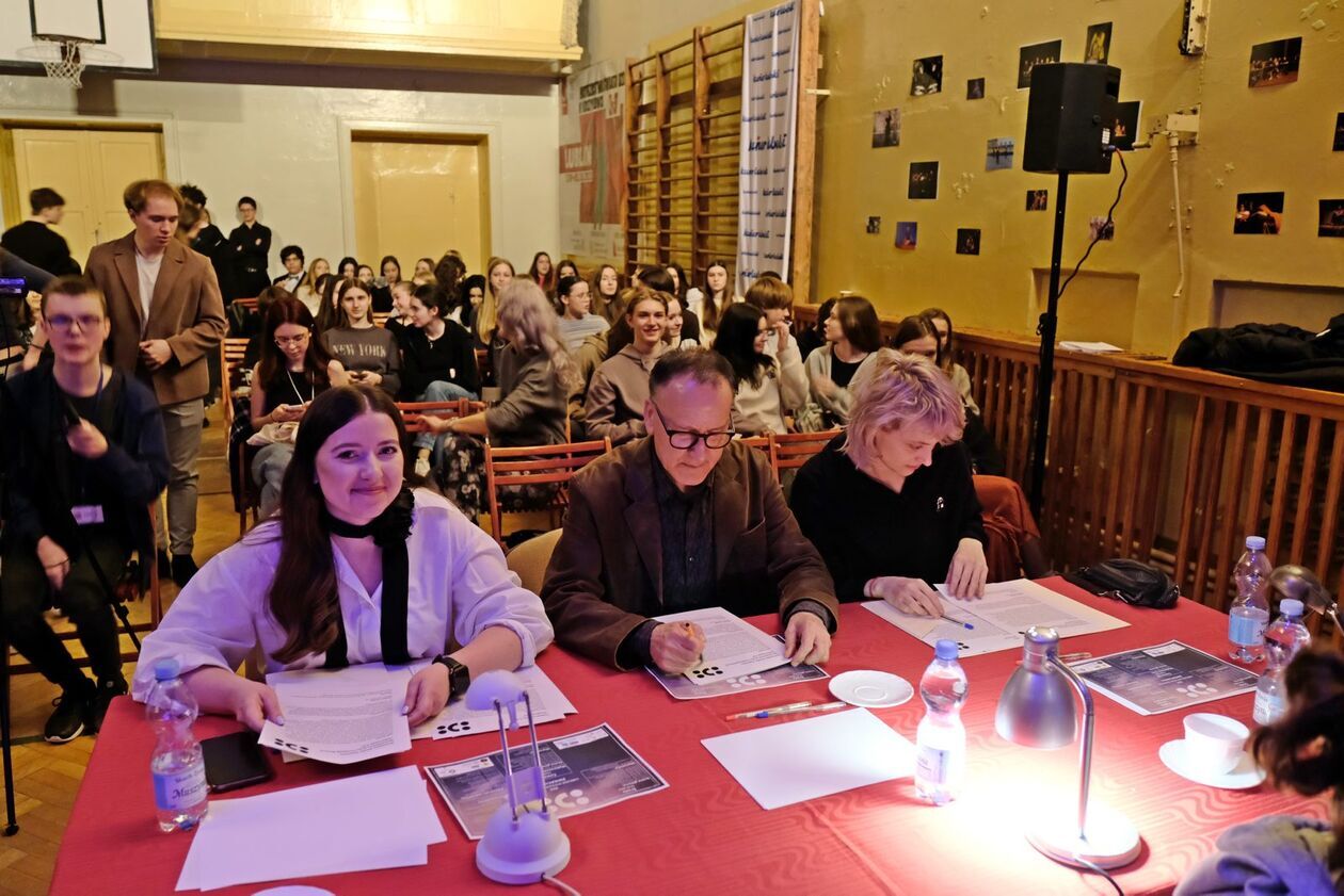  XIX Lubelskie Spotkania Teatralne Zwierciadła w II LO im. Zamoyskiego (zdjęcie 10) - Autor: DW