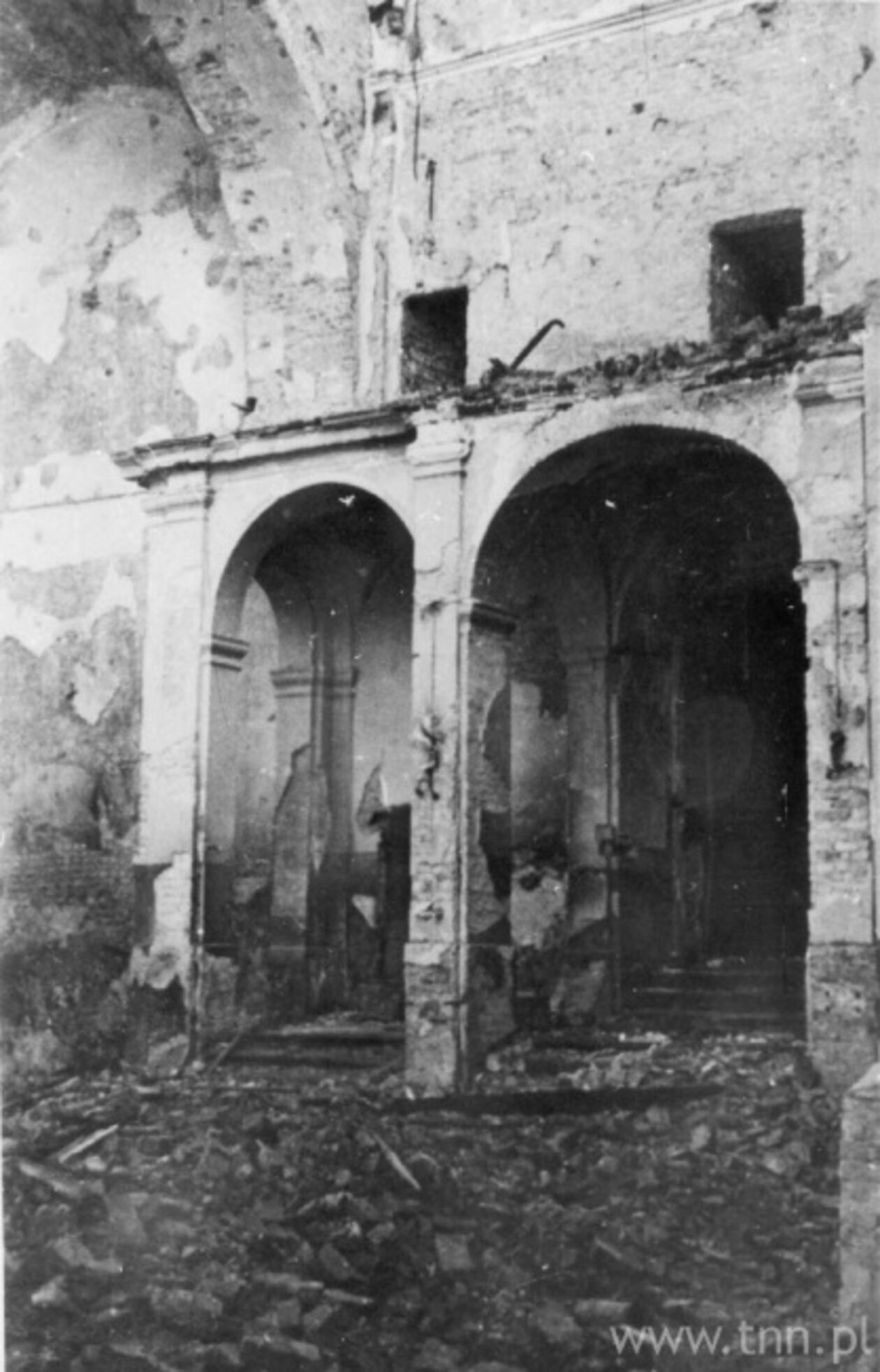  <p>&nbsp;Ruiny wnętrza synagogi Maharszala w Lublinie,1942 rok.</p>