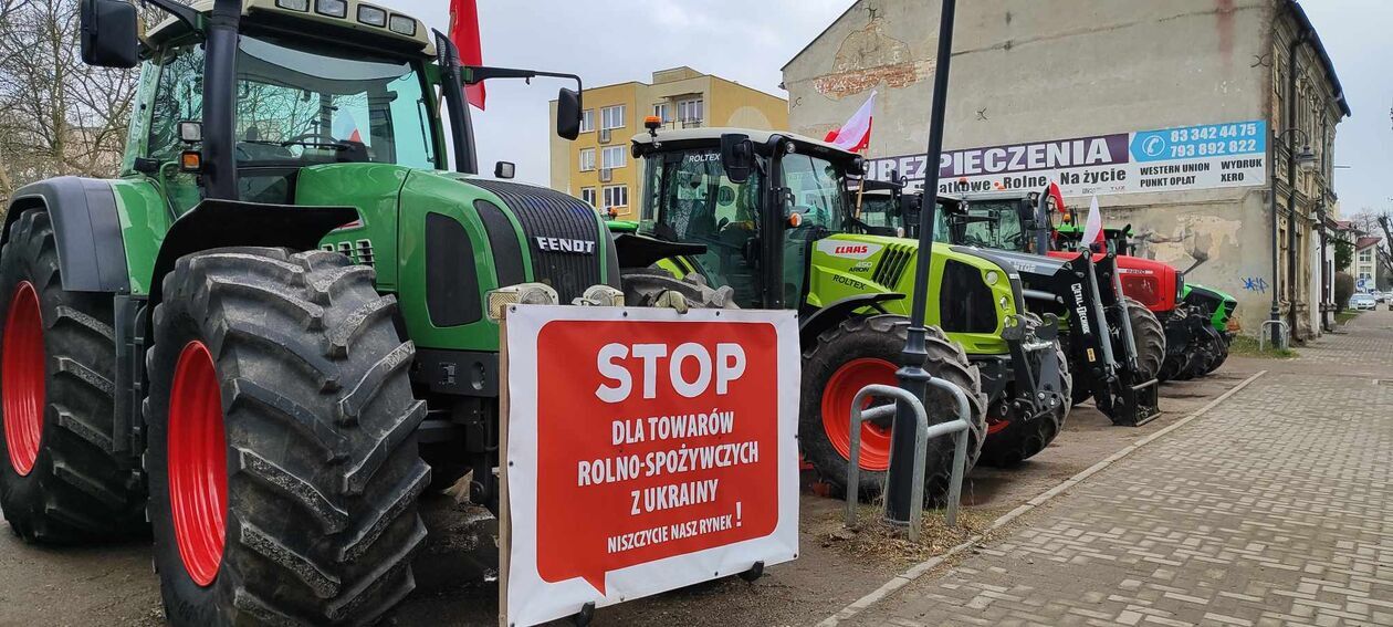  Biała Podlaska. Rolnicy pod Urzędem Miasta  (zdjęcie 8) - Autor: Ewelina Burda