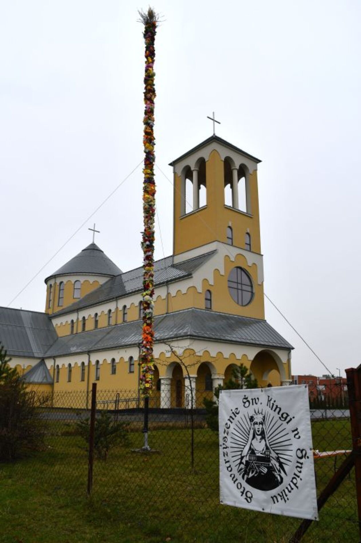  13-metrowa palma stanęła przed kościołem pw. Św. Kingi w Świdniku (zdjęcie 4) - Autor: Świdnik Wysokich Lotów
