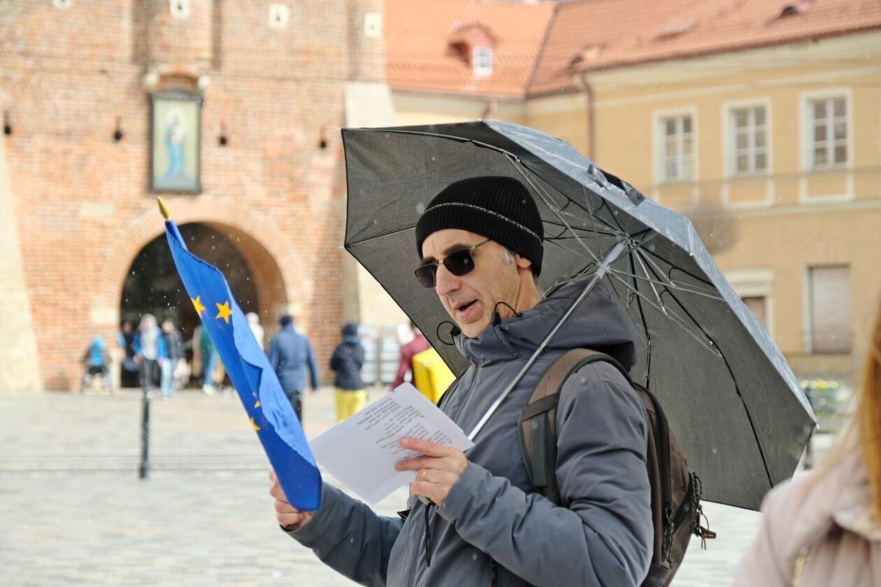  Odśpiewali Odę do Radości w 67 rocznicę podpisania Traktatów Rzymskich  (zdjęcie 9) - Autor: DW