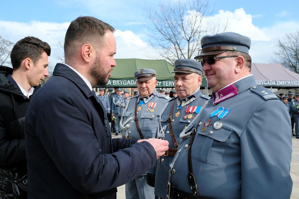  Piłsudczycy świętowali imieniny Marszałka na pl. Litewskim (zdjęcie 40) - Autor: DW