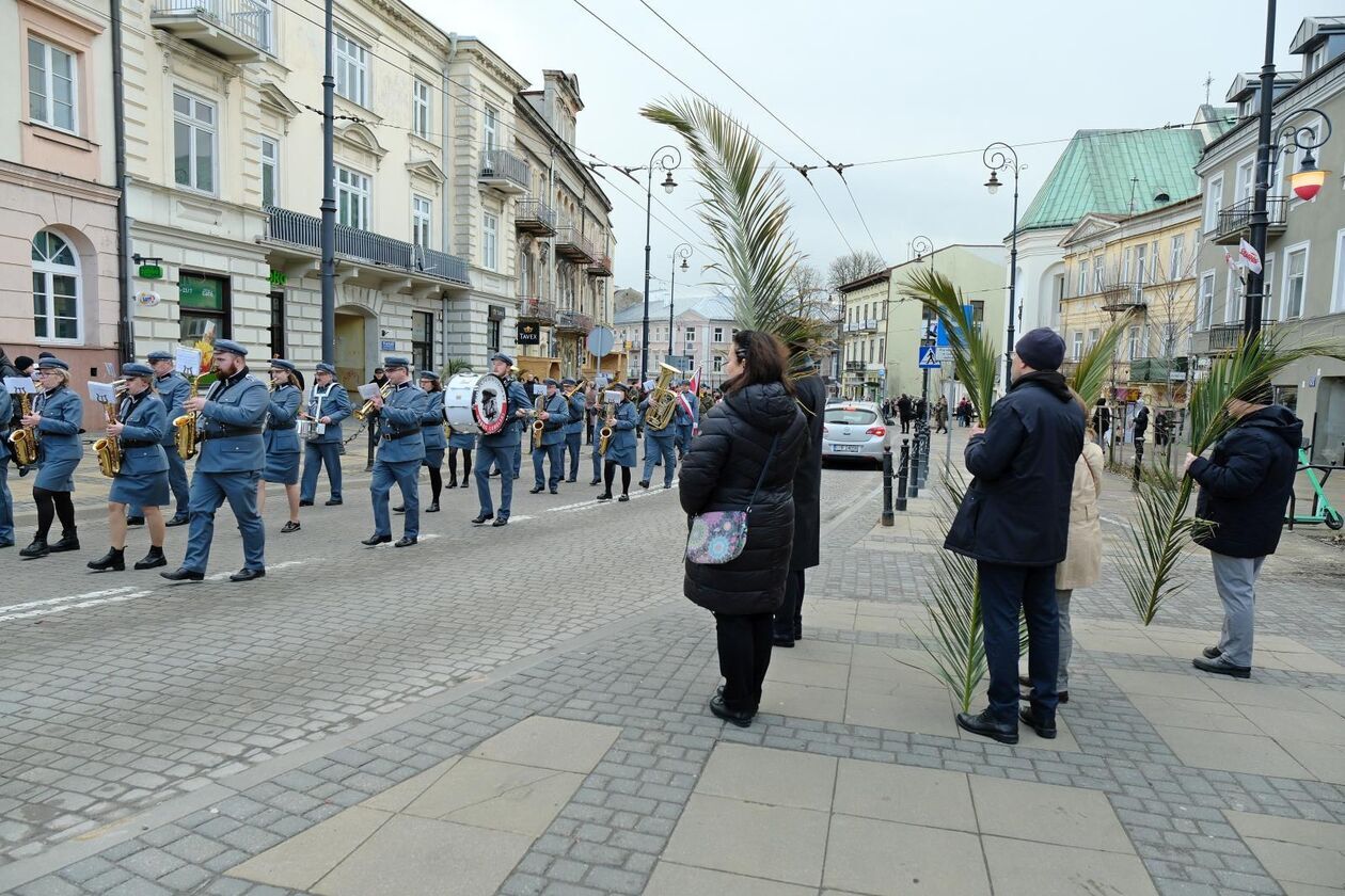  Piłsudczycy świętowali imieniny Marszałka na pl. Litewskim (zdjęcie 2) - Autor: DW