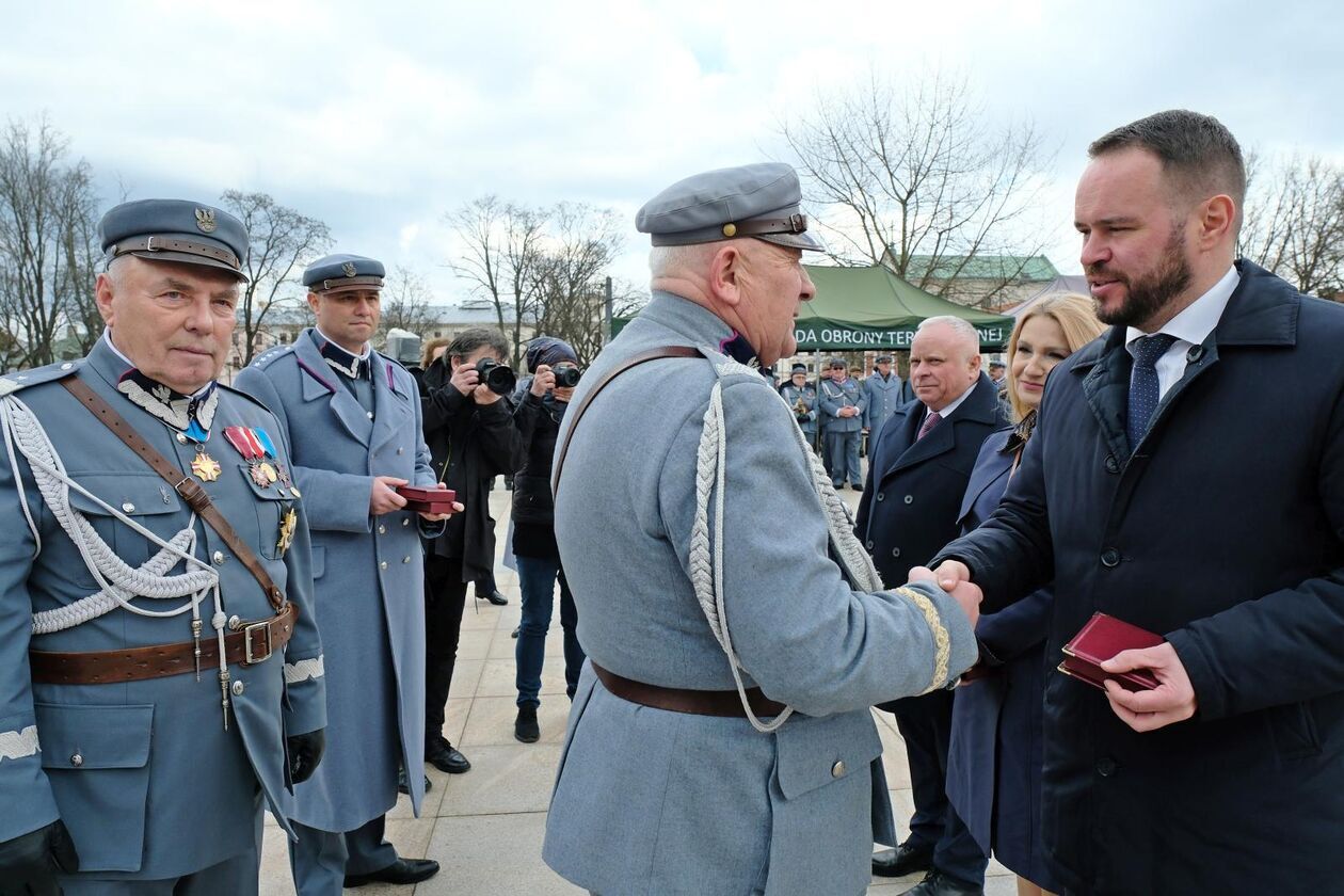  Piłsudczycy świętowali imieniny Marszałka na pl. Litewskim (zdjęcie 57) - Autor: DW