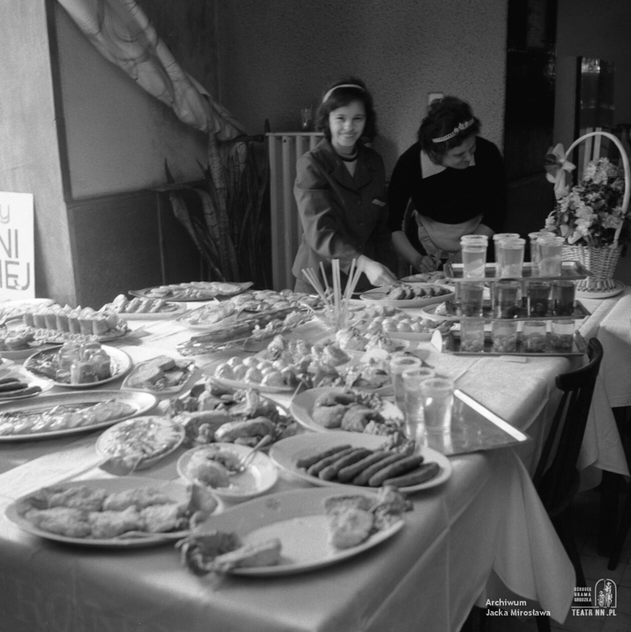  <p>Wielkanocne potrawy we wnętrzu restauracji Śr&oacute;dmiejska przy ulicy Gabriela Narutowicza 13 w Lublinie</p>