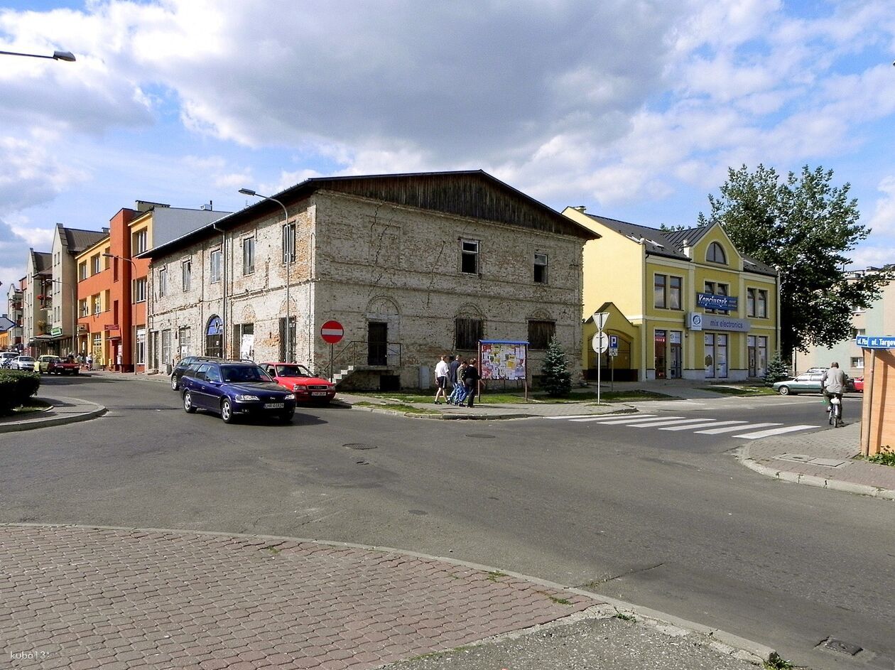  <p>3 września 2011 r. Skrzyżowanie ul. Targowej z pl. Staszica (z prawej) i Rynkiem (z lewej).</p>