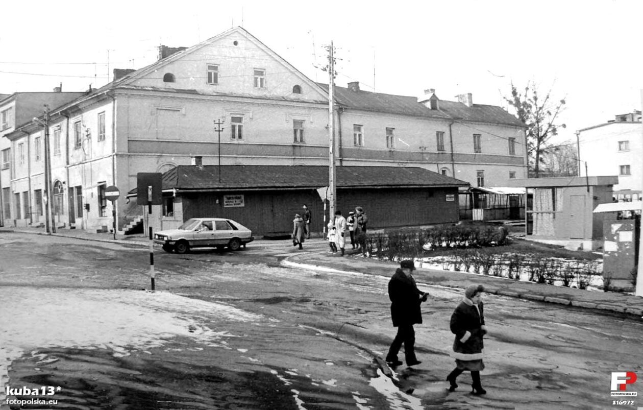  <p>Lata 1978-1982. Ulica Targowa - widok w Kierunku ulicy Narutowicza. W prawo Plac Staszica, w lewo Rynek.</p>