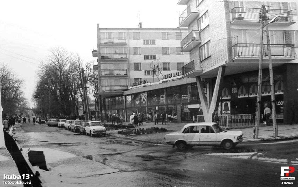  <p>Lata 1975-1980. Widok na ulicę 3 Maja z Kozackiego Rogu.</p>
