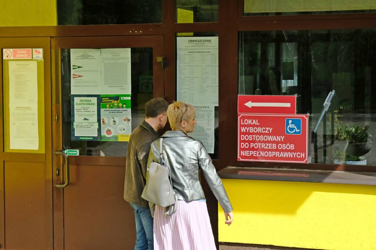  Wybory samorządowe 2024. Głosowanie w OKW nr 126, 191 i 100 w Lublinie (zdjęcie 13) - Autor: DW