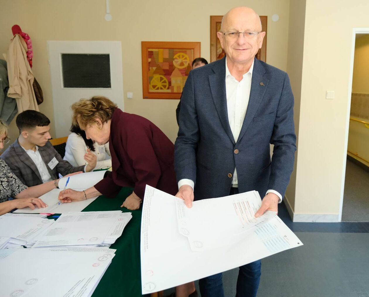  Wybory samorządowe 2024. Głosowanie w OKW nr 126, 191 i 100 w Lublinie (zdjęcie 36) - Autor: DW