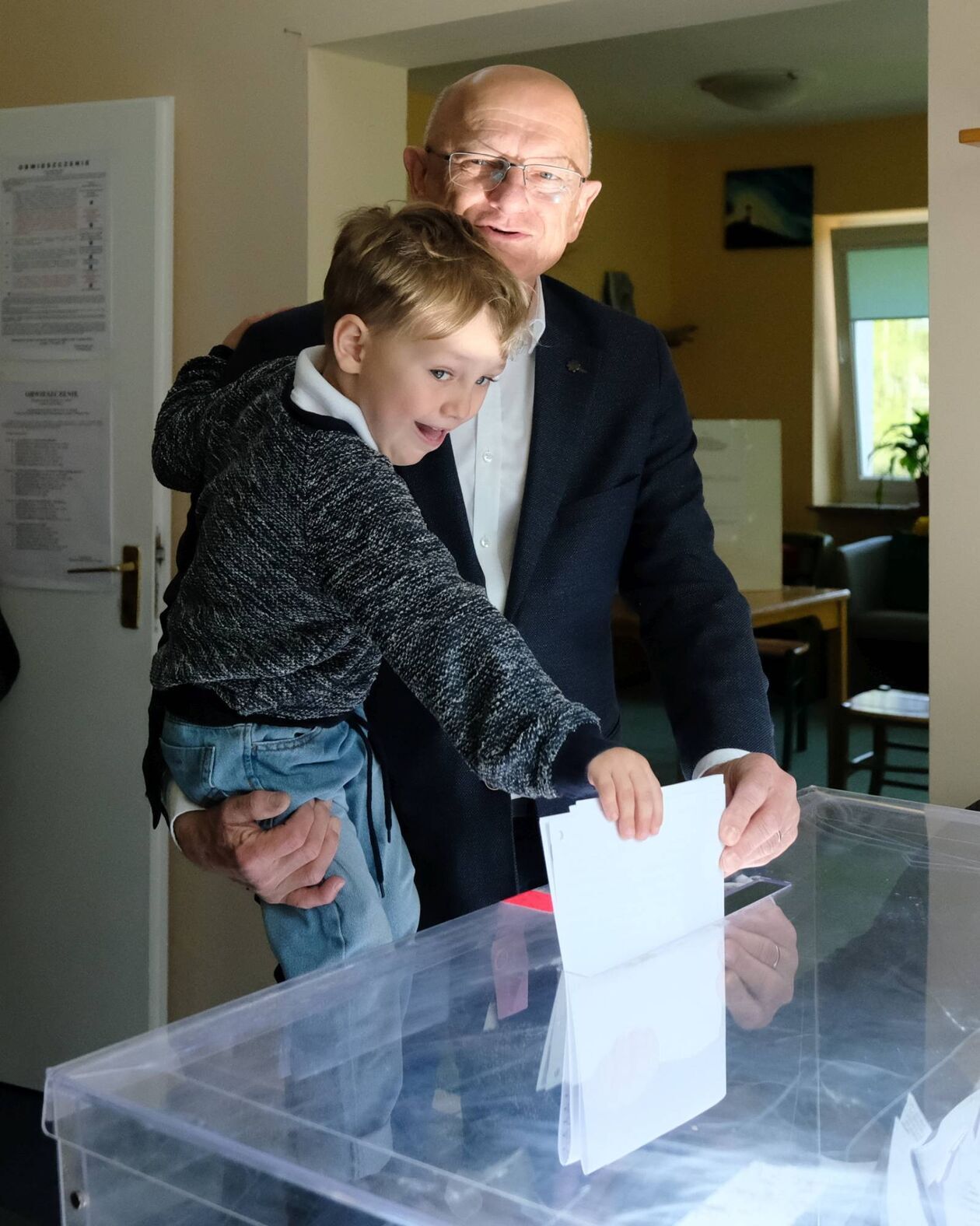  Wybory samorządowe 2024. Głosowanie w OKW nr 126, 191 i 100 w Lublinie (zdjęcie 39) - Autor: DW