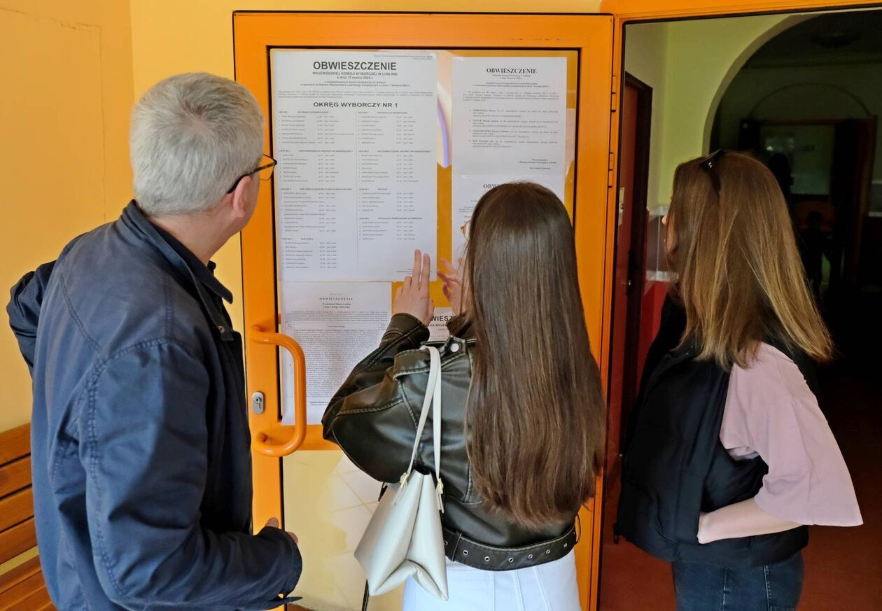  Wybory samorządowe 2024. Głosowanie w OKW nr 126, 191 i 100 w Lublinie (zdjęcie 14) - Autor: DW