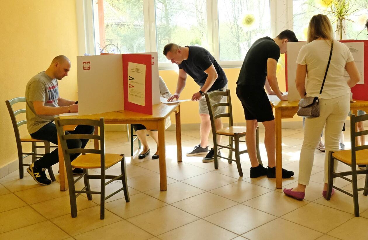  Wybory samorządowe 2024. Głosowanie w OKW nr 126, 191 i 100 w Lublinie (zdjęcie 16) - Autor: DW