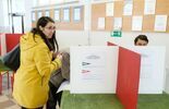 Wybory samorządowe 2024. Głosowanie w OKW nr 126, 191 i 100 w Lublinie (zdjęcie 4)