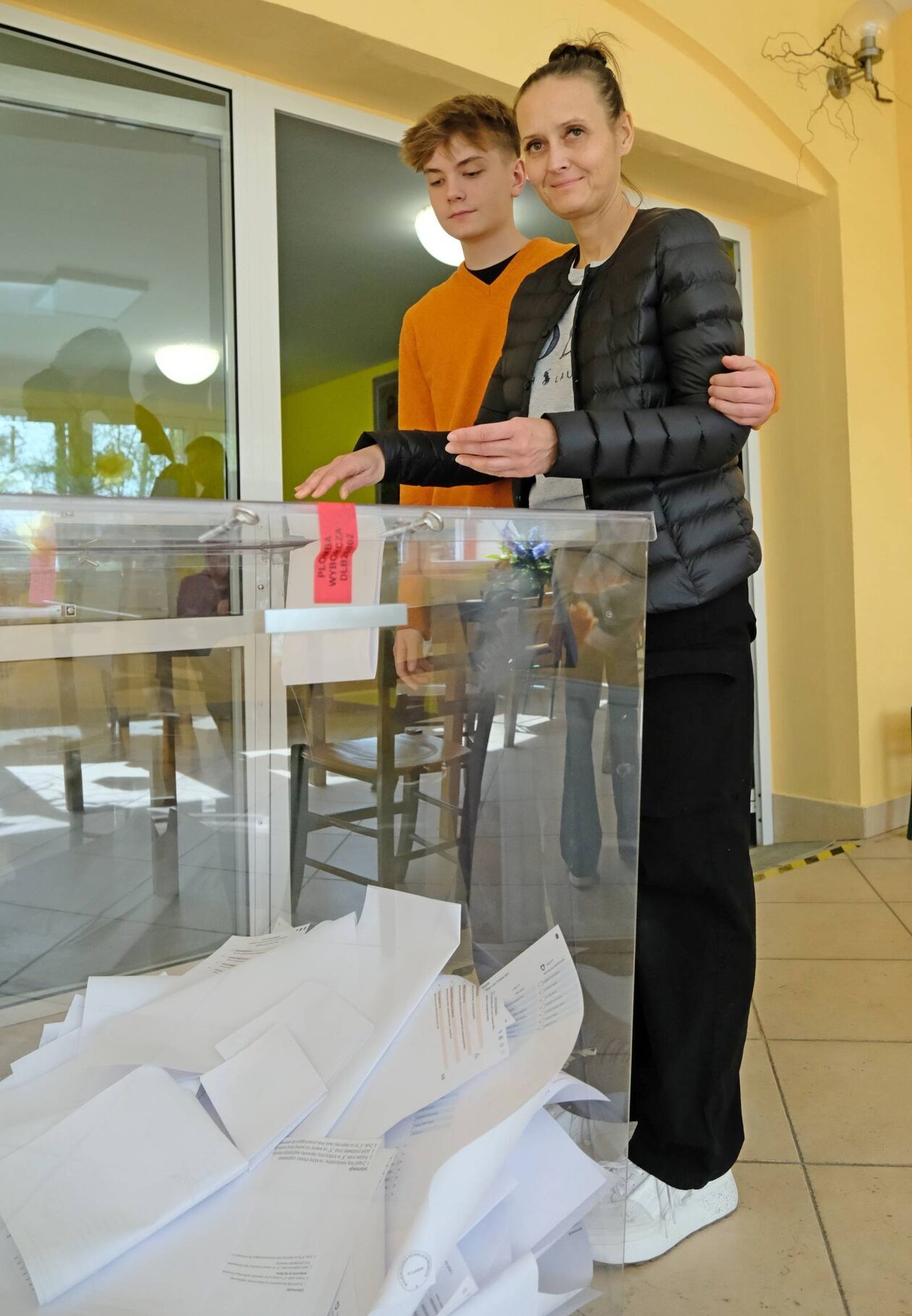  Wybory samorządowe 2024. Głosowanie w OKW nr 126, 191 i 100 w Lublinie (zdjęcie 31) - Autor: DW
