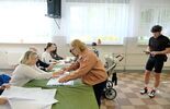 Wybory samorządowe 2024. Głosowanie w OKW nr 126, 191 i 100 w Lublinie (zdjęcie 5)