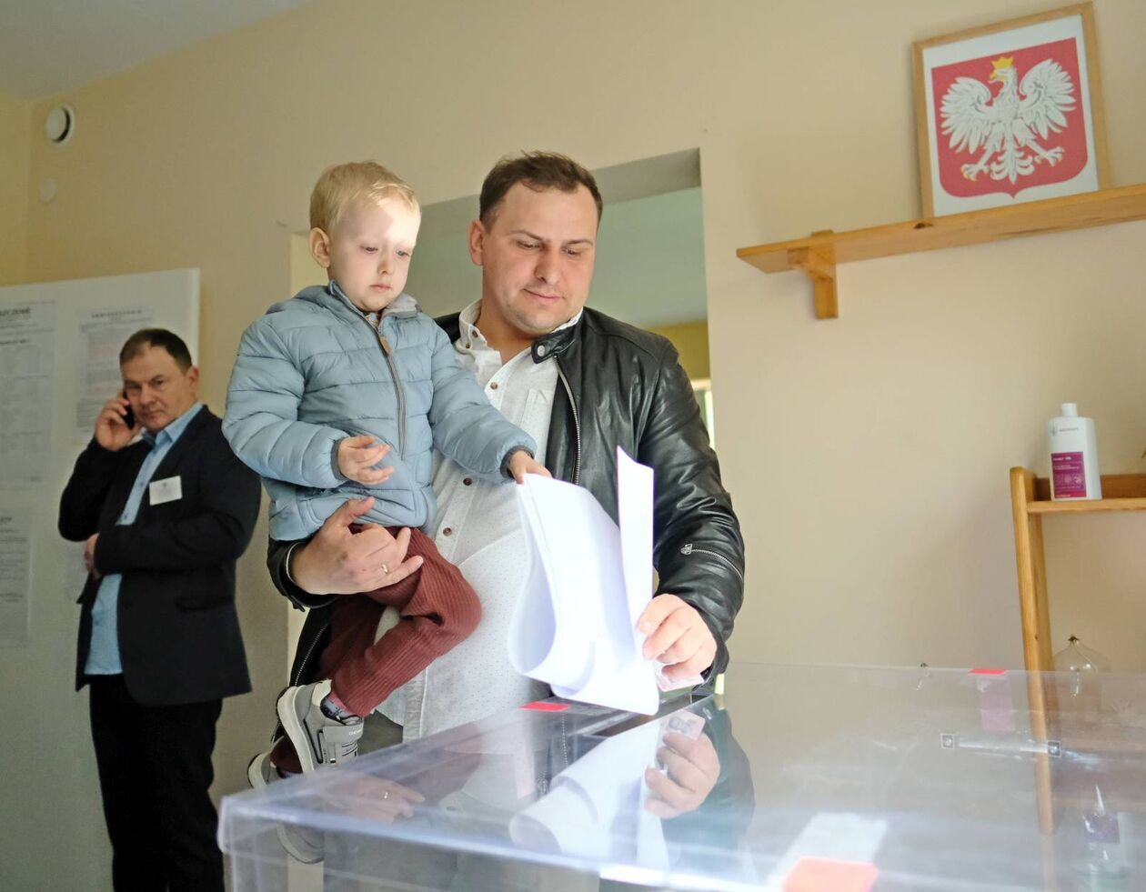  Wybory samorządowe 2024. Głosowanie w OKW nr 126, 191 i 100 w Lublinie (zdjęcie 24) - Autor: DW