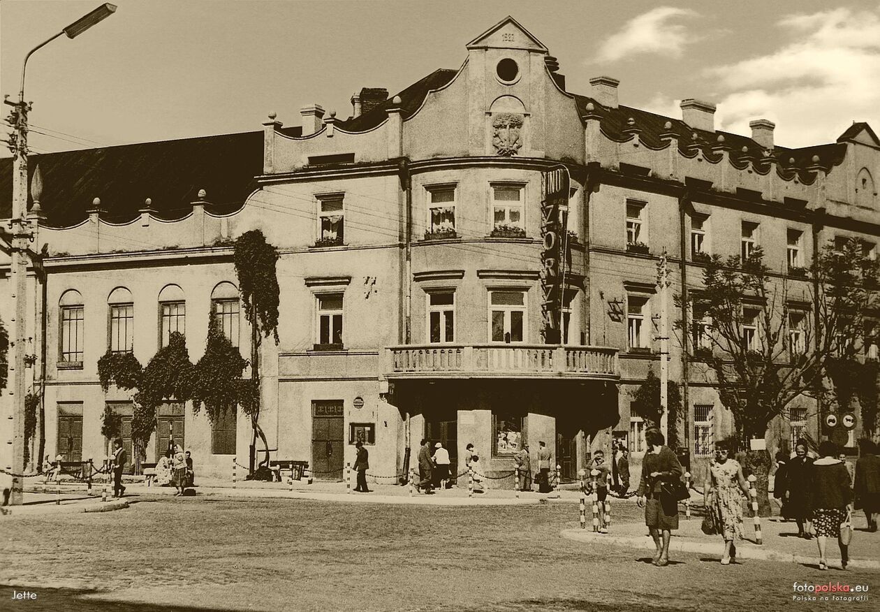  <p>1963 r. Chełm - Kino Zorza - R&oacute;g ulicy Lubelskiej i Strażackiej.</p>