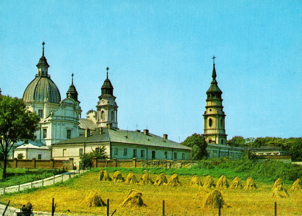  <p>Lata 1972-1975. Zesp&oacute;ł budowli na G&oacute;rze Chełmskiej. Kości&oacute;ł,klasztor Bazylian&oacute;w i dzwonnica.</p>