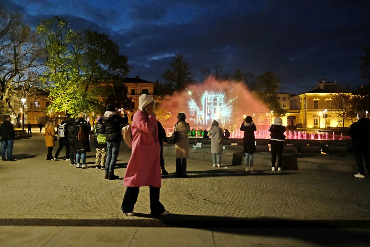   Fontanna multimedialna próbne pokazy po zimowej bezczynności przeszła pomyślnie (zdjęcie 4) - Autor: DW