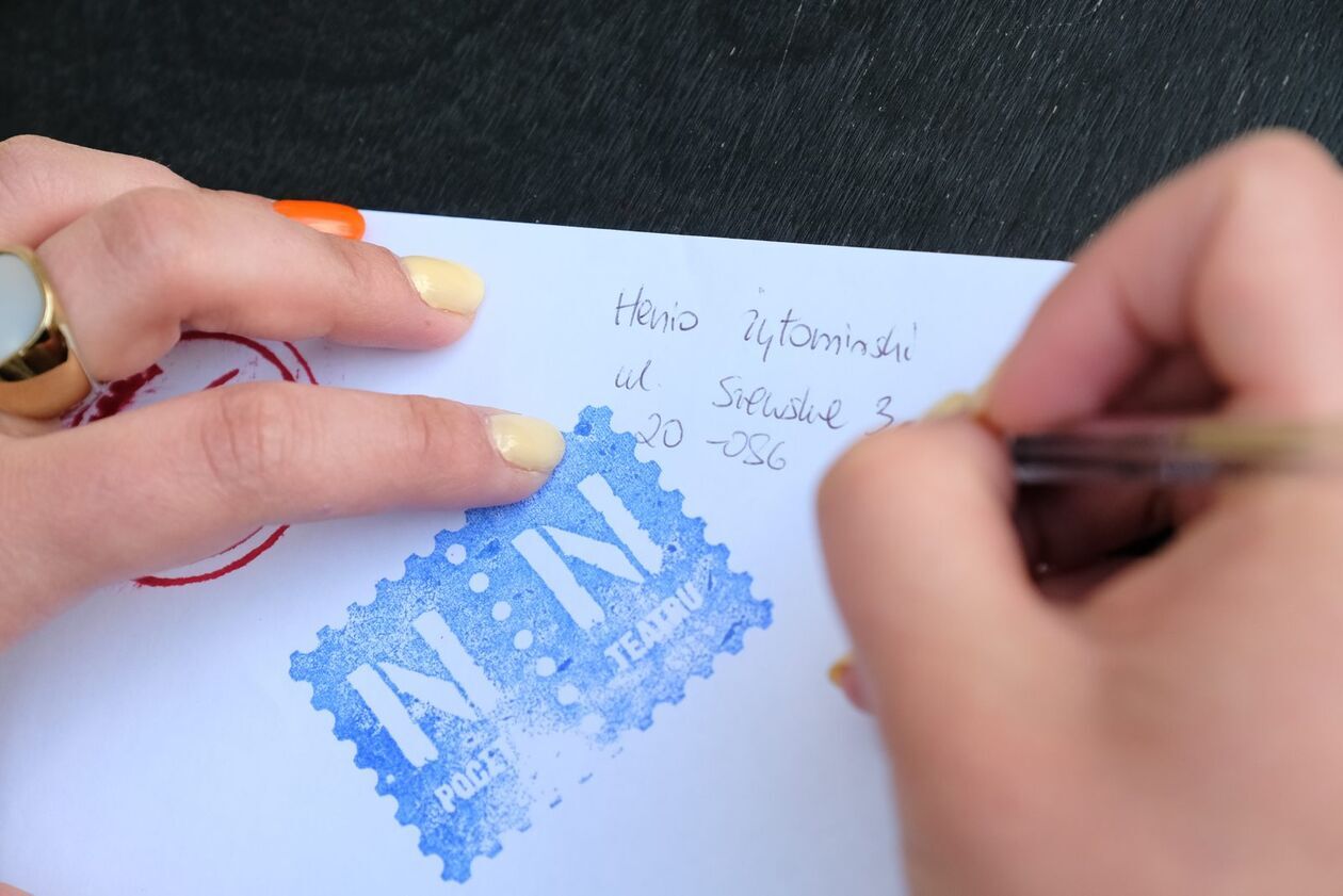  Akcja pisania listów do Henia dla pamięci zagłady lubelskich Żydów (zdjęcie 7) - Autor: DW