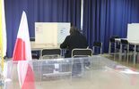 Druga tura wyborów samorządowych w Obwodowej Komisji Wyborczej nr 6 w Świdniku (zdjęcie 3)